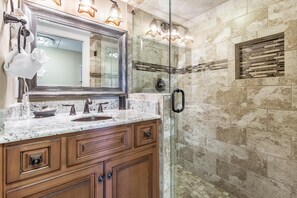 Apartment, 1 King-Bett und Schlafsofa (Pelican Walk 109) | Badezimmer