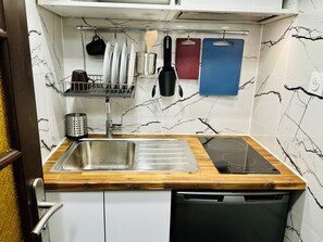 Fridge, microwave, stovetop, coffee/tea maker - Apparemment Tour Eiffel - La Motte Picquet Grenelle (Paris)