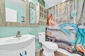 Condo, 1 King Bed with Sofa bed (Nautical Watch D-6) | Bathroom | Free toiletries, towels, soap, toilet paper - Nautical Watch D-6 (Panama City Beach)