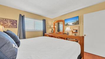 Condo, 1 King Bed with Sofa bed (Nautical Watch D-6) | 1 bedroom, WiFi