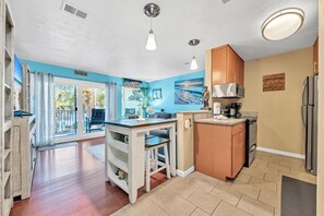 コンドミニアム キングベッド 1 台ソファーベッド付き (Nautical Watch D-6) | 専用キッチン | オーブン、トースター