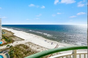 Appartamento, letti multipli (Beach Colony Tower 12B) | Spiaggia | Sulla spiaggia