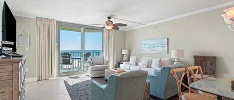 公寓客房, 1 張特大雙人床和 1 張沙發床 (Perdido Towers East 403) | 起居區 | 電視