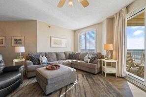 公寓式客房, 多张床 (Beach Colony Tower 5B) | 起居区 | 电视