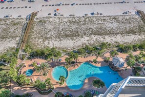 公寓客房, 多張床 (Indigo East 2004) | 游泳池 | 室外游泳池和溫水游泳池