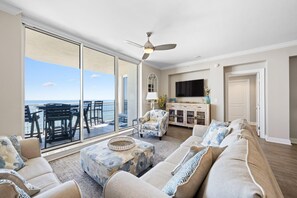 Appart'hôtel, plusieurs lits (Indigo East 1205) | Coin séjour