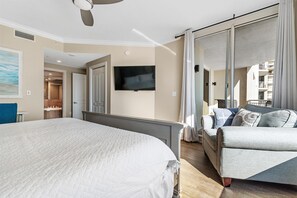 Apartamento, varias camas (Indigo East 1205) | Tabla de planchar con plancha y wifi