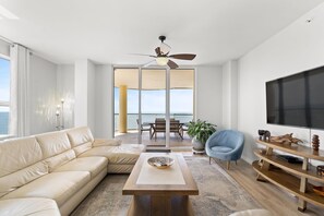 Lägenhet - flera sängar (Beach Colony East 16A-Penthouse) | Vardagsrum | Tv