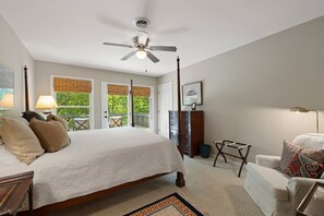 5 bedrooms, iron/ironing board, WiFi, bed sheets - Treetop Montreat/Blk Mtn 5BR /4BA cabin w/Creek just 20 minutes to Asheville! (Black Mountain)