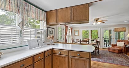 Treetop Montreat/Blk Mtn 5BR /4BA cabin w/Creek just 20 minutes to Asheville!
