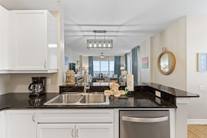 Apartment, Mehrere Betten (Beach Colony East 7D) | Innenbereich