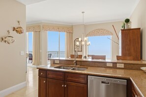 Appartamento, letti multipli (Indigo East 2102 Penthouse w/Cabana) | Interni