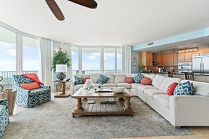 公寓客房, 多張床 (Caribe C1010) | 起居區 | 電視