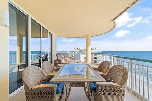 Condo, Plusieurs lits (Beach Colony East 15B-Penthouse) | Restauration en plein air