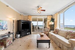 Living area - Beach Colony West 2D (Pensacola)