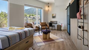 Down comforters, desk, laptop workspace, free WiFi