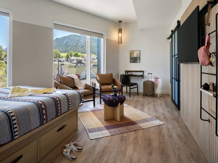 Dundyner, skrivebord, skrivebord for bærbar PC og wi-fi (inkludert)