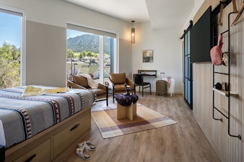 Moxy Boulder University