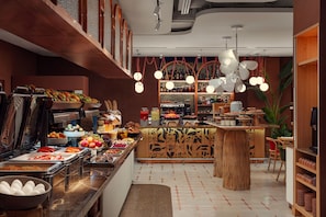 Daily buffet breakfast for a fee - Courtyard By Marriott Yerevan (Yerevan)