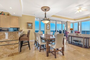 公寓客房, 多張床 (La Playa 1001) | 用餐區