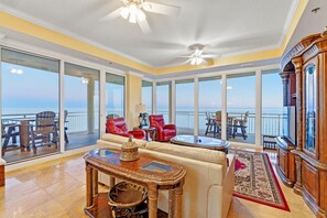 Apartment, Mehrere Betten (La Playa 1001) | Wohnbereich