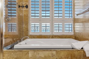 Condo, Multiple Beds (La Playa 1001) | Bathroom | Free toiletries, shampoo, toilet paper - La Playa 1001 (Pensacola)