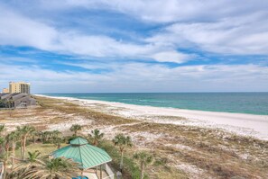 Condo, várias camas (Spanish Key 305) | Praia | Na praia 