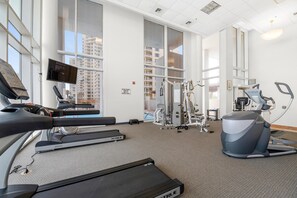 Condo, varias camas (La Playa 901) | Sala de fitness
