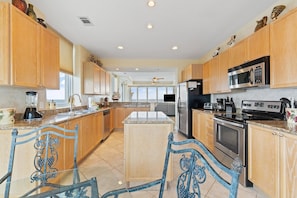 Condo, Multiple Beds (La Playa 901) | Private kitchen | Oven, toaster, paper towels - La Playa 901 (Pensacola)
