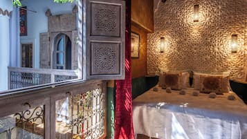 Deluxe Double or Twin Room (Maroc) | Egyptian cotton sheets, premium bedding, in-room safe