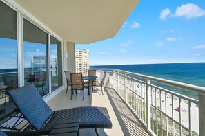 Condo, várias camas (Indigo West 1101) | Opções para refeição ao ar livre