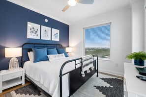 Appartement, Meerdere bedden (Indigo West 1101) | 4 slaapkamers, een strijkplank/strijkijzer, wifi