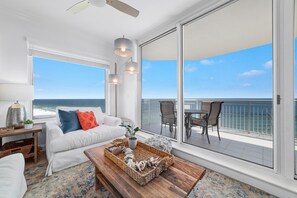 公寓客房, 多張床 (Indigo West 1101) | 起居區 | 電視