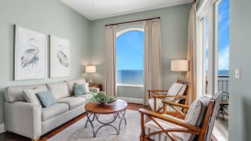 Leilighet, flere senger (Indigo West 2103 Penthouse) | Oppholdsområde | TV