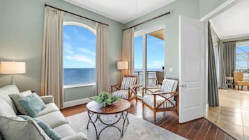 Leilighet, flere senger (Indigo West 2103 Penthouse) | Oppholdsområde | TV