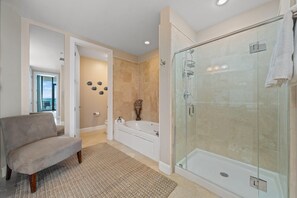Condo, Multiple Beds (Capri 302) | Bathroom | Free toiletries, shampoo, toilet paper