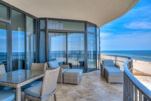 Apartment, Mehrere Betten (Capri 601) | Speisen im Freien