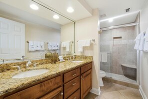 Condo, Multiple Beds (Shipwatch D104) | Bathroom | Free toiletries, shampoo, toilet paper
