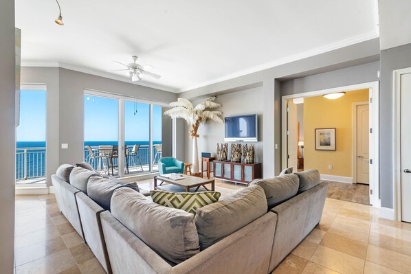 คอนโด, หลายเตียง (Indigo East 2103 Penthouse w/Cabana) | บริเวณนั่งเล่น