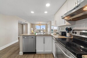 Appartement, Meerdere bedden (Perdido Sun 616) | Privékeuken | Een oven, een broodrooster, keukenpapier