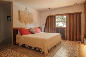 Kamar Double Deluks | Seprai premium, brankas, dan didekorasi berbeda-beda