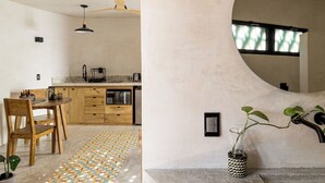 Habitación doble superior | Baño | Regadera y toallas 