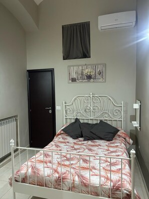 2 chambres, fer et planche à repasser, Wi-Fi, literie fournie