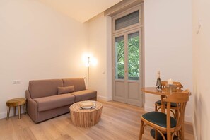 Suite classique | Couette en duvet, bureau, espace de travail pour ordinateurs portables