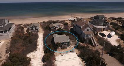 95 Salt Marsh- 3 BR Cottage @ private beach, pet-friendly w/ AC, steps to shore!