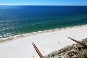 คอนโด, หลายเตียง (Beach Colony East 15C-Penthouse) | ชายหาด | บนชายหาด