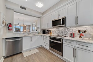 Condo, Multiple Beds (Beach Colony East 15C-Penthouse) | Private kitchen | Oven, toaster, paper towels