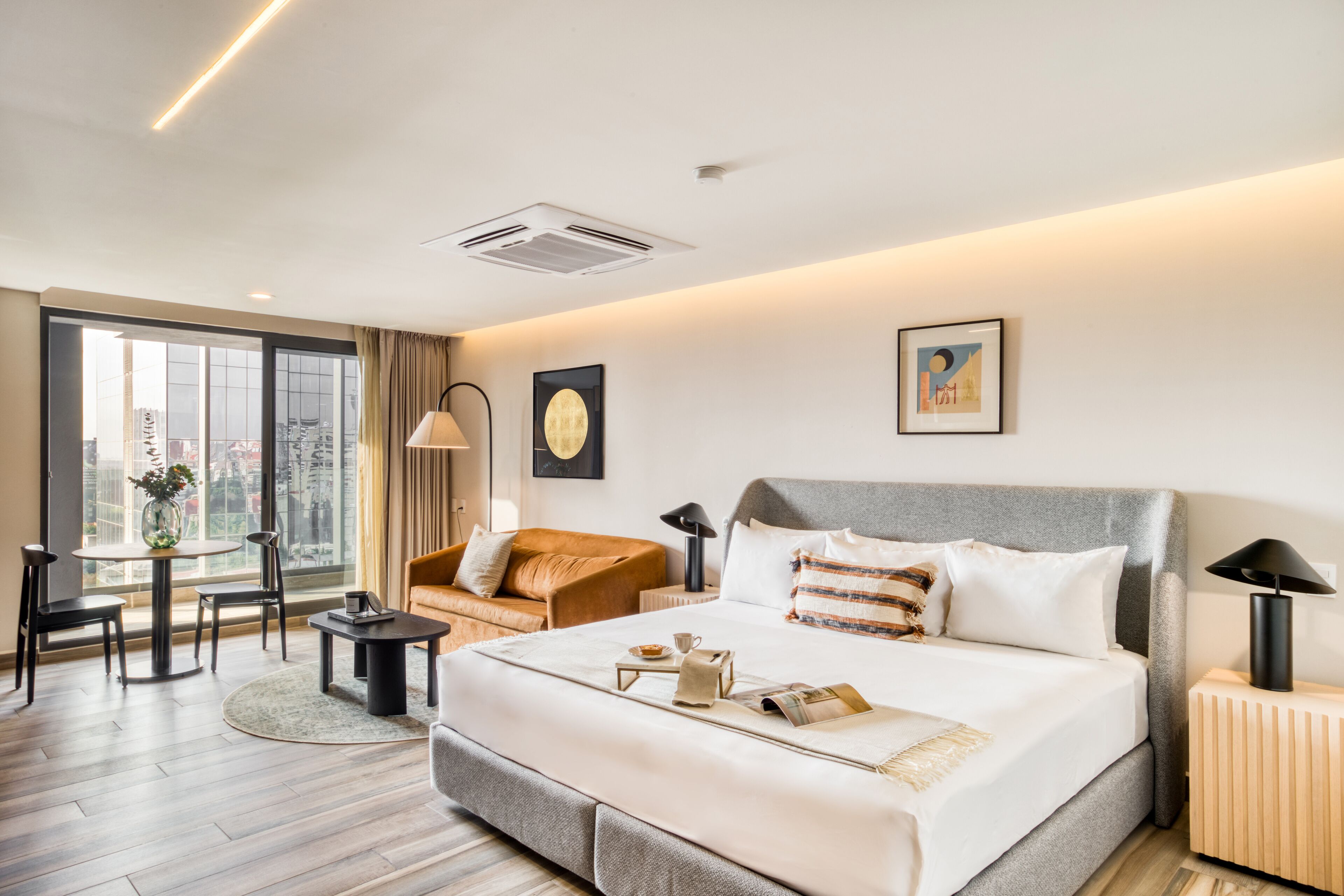 Exclusive Studio with Balcony | Premium bedding, individually decorated, individually furnished, desk