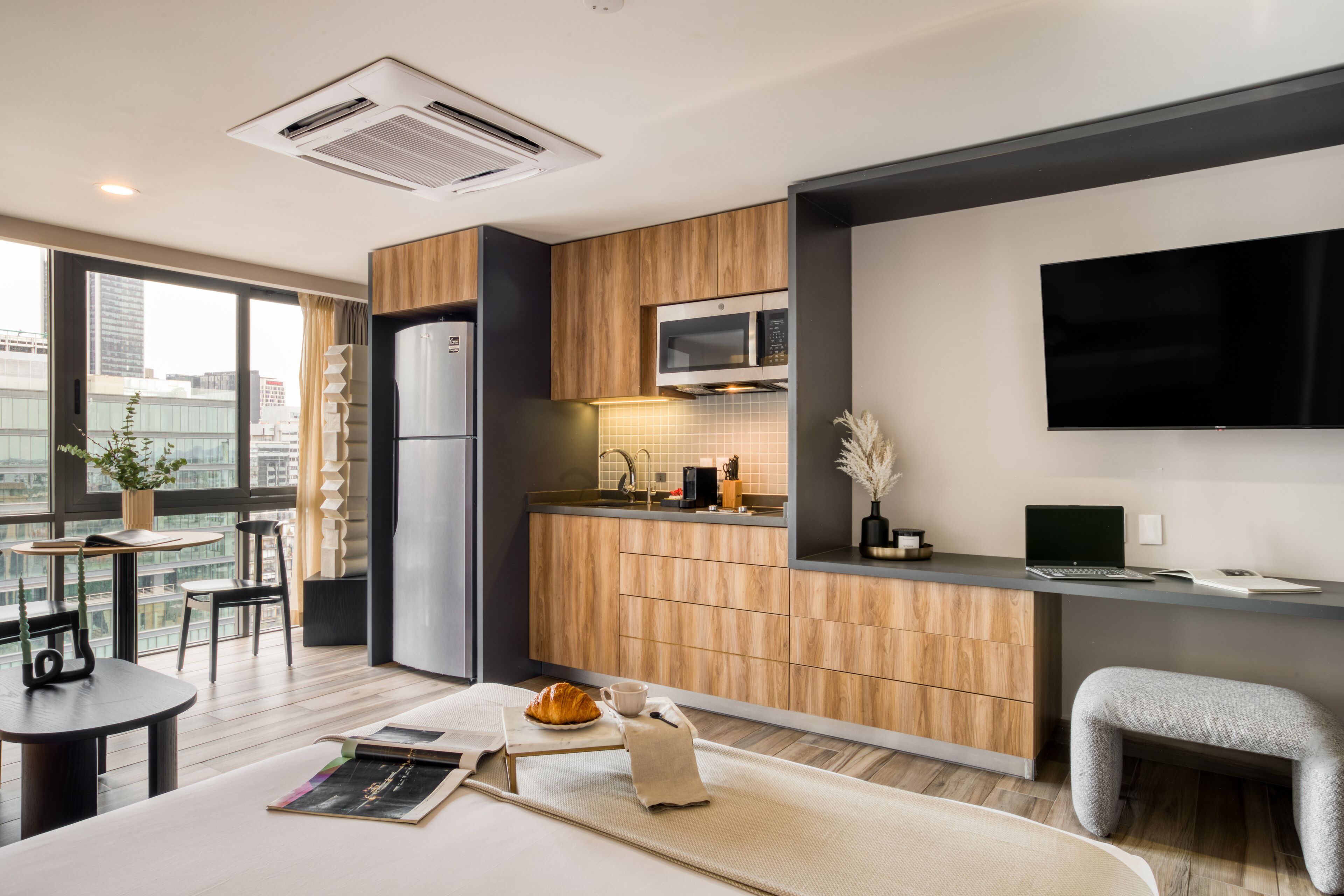 舒适开间 | 私人简易厨房 | 大冰箱、微波炉、炉灶、茶具/咖啡用具