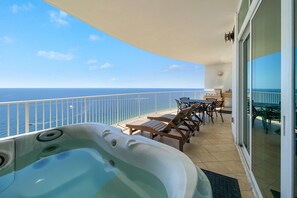 Outdoor spa tub - Turquoise C2106 (Orange Beach)